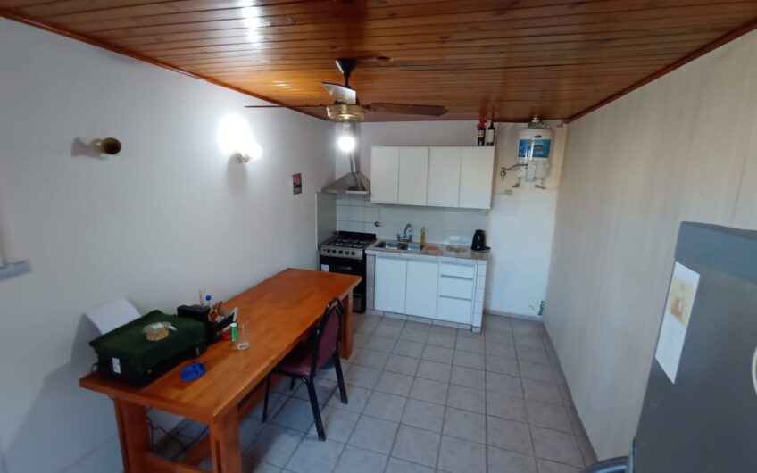 CASA CON TALLER EN ZONA CENTRO