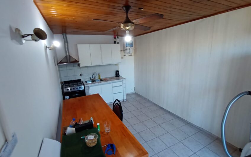 CASA CON TALLER EN ZONA CENTRO