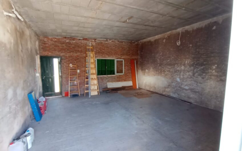 CASA CON TALLER EN ZONA CENTRO