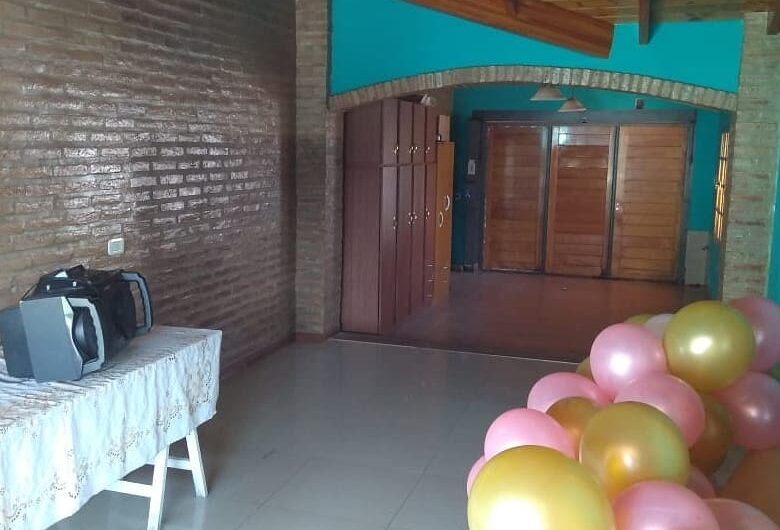 CASA 2 DORMITORIOS CON PISCINA Y GALERÍA